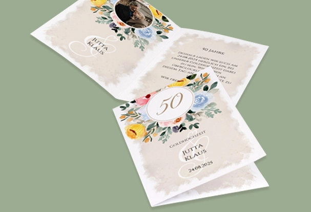 Elegante Einladungskarte als personalisiertes Hochzeitsgeschenk zum 50. Jubiläum, Namen Jutta und Klaus und Datum 24.08.2025.