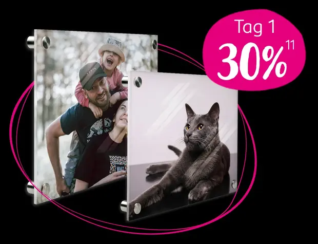 Stilvoll glänzende Acrylglasbilder mit Katzen-Foto und Familienbild. Jetzt in Black Week 2024 mit 30% Rabatt bestellen.