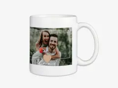 Ihr könnt in der ROSSMANN Fotowelt eine hochwertige weiße Keramik-Tasse mit Foto gestalten und bestellen. Die Oberfläche kann dabei glänzend oder auch matt sein.