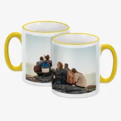 Wählt für eure personalisierte Tasse eine von zehn wundervollen Farben für den Tassenrand und Henkel aus und bringt euren einzigartigen Foto-Moment zum Strahlen.