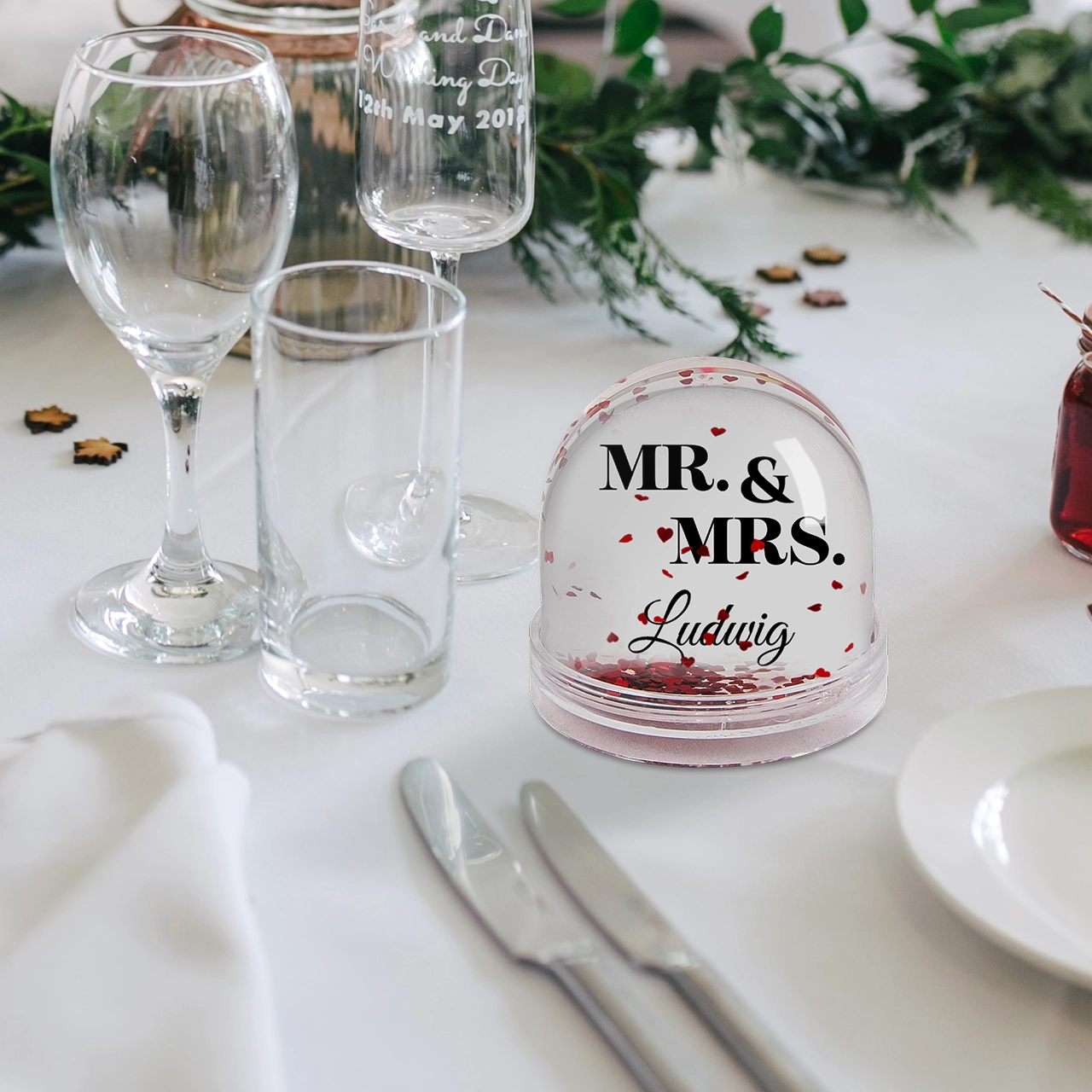 Gestaltet eine zauberhafte Schneekugel mit Foto als besonderes Geschenk für eure Liebsten. In der ROSSMANN Fotowelt könnt ihr zwischen Schnee, Glitzer und Herzen wählen.
