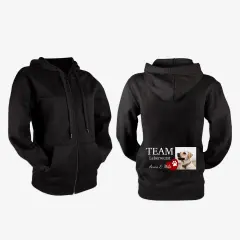 Eure Kapuzenjacke könnt ihr in der ROSSMANN Fotowelt auf der Rückseite bedrucken lassen. Die Jacken sind hochwertig und mit eurem kreativen Design einzigartig.
