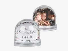 Gestaltet eure personalisierte Schneekugel in der ROSSMANN Fotowelt. Die Schneekugel besteht aus bruchfestem Hartplastik zaubert einen tollen Effekt vor eure Fotos.